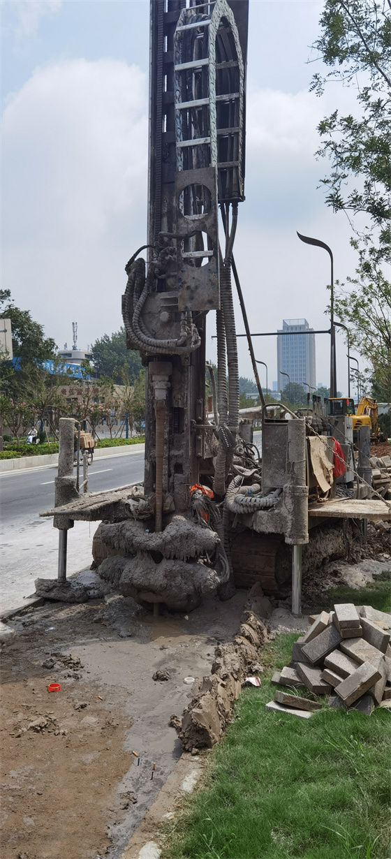 幸福林帶沉降路面高壓旋噴樁加固